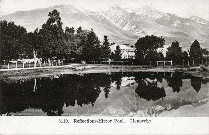 Mt. Earnslaw Hotel & Mirror Pool