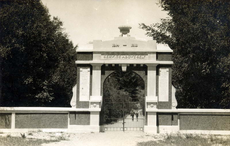 Entrance to Queenstown Domain